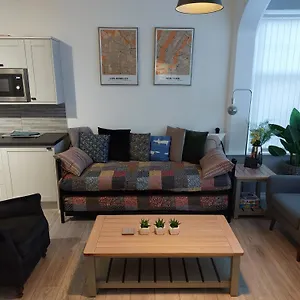 Flat 6 Corner House Apartment